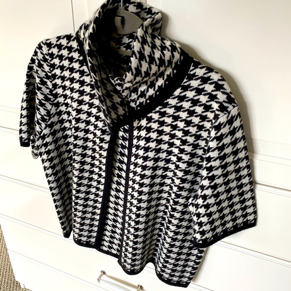 Houndstooth coverup sweater - Picture 1 of 8